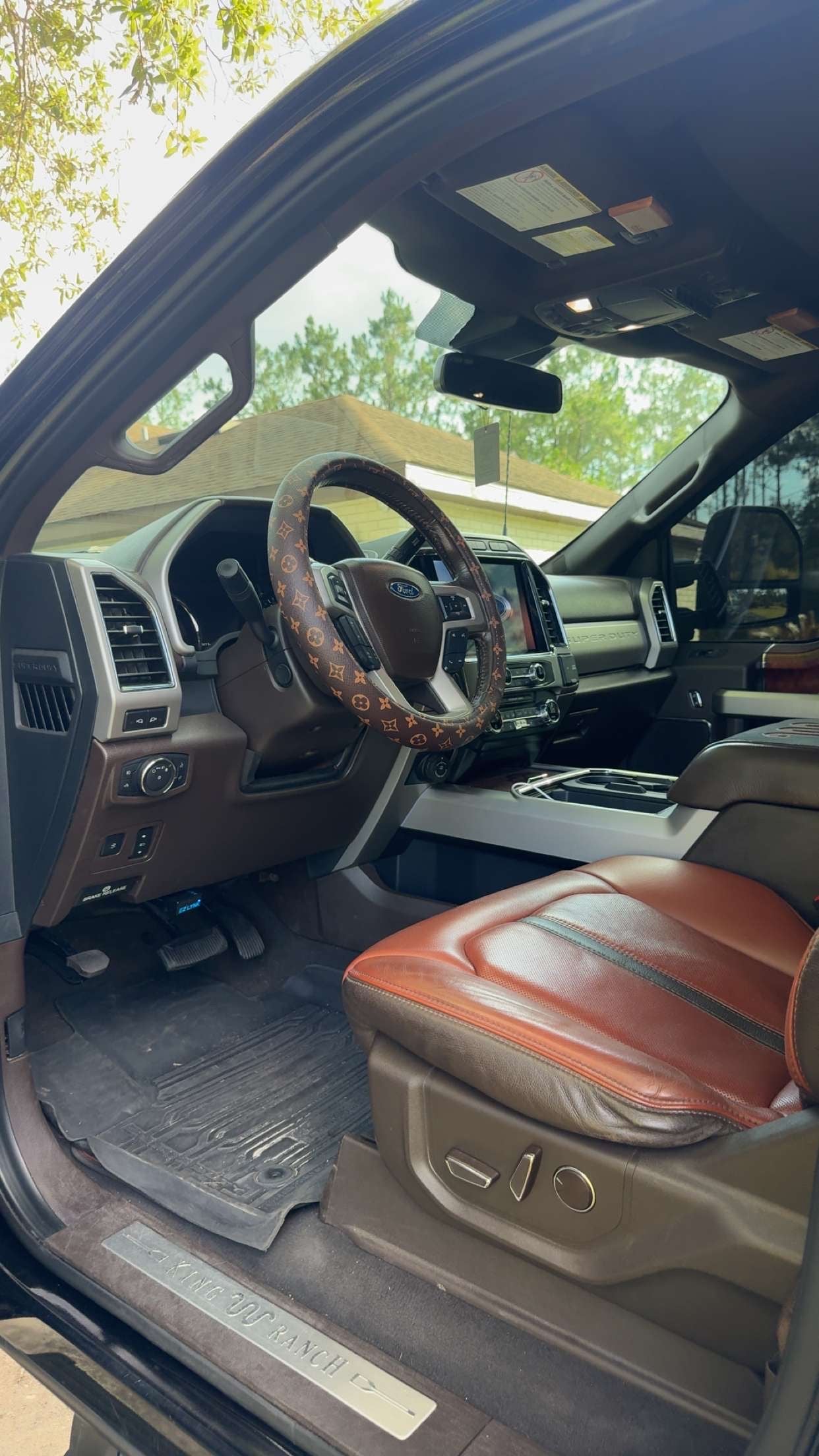 LV Steering Wheel Covers