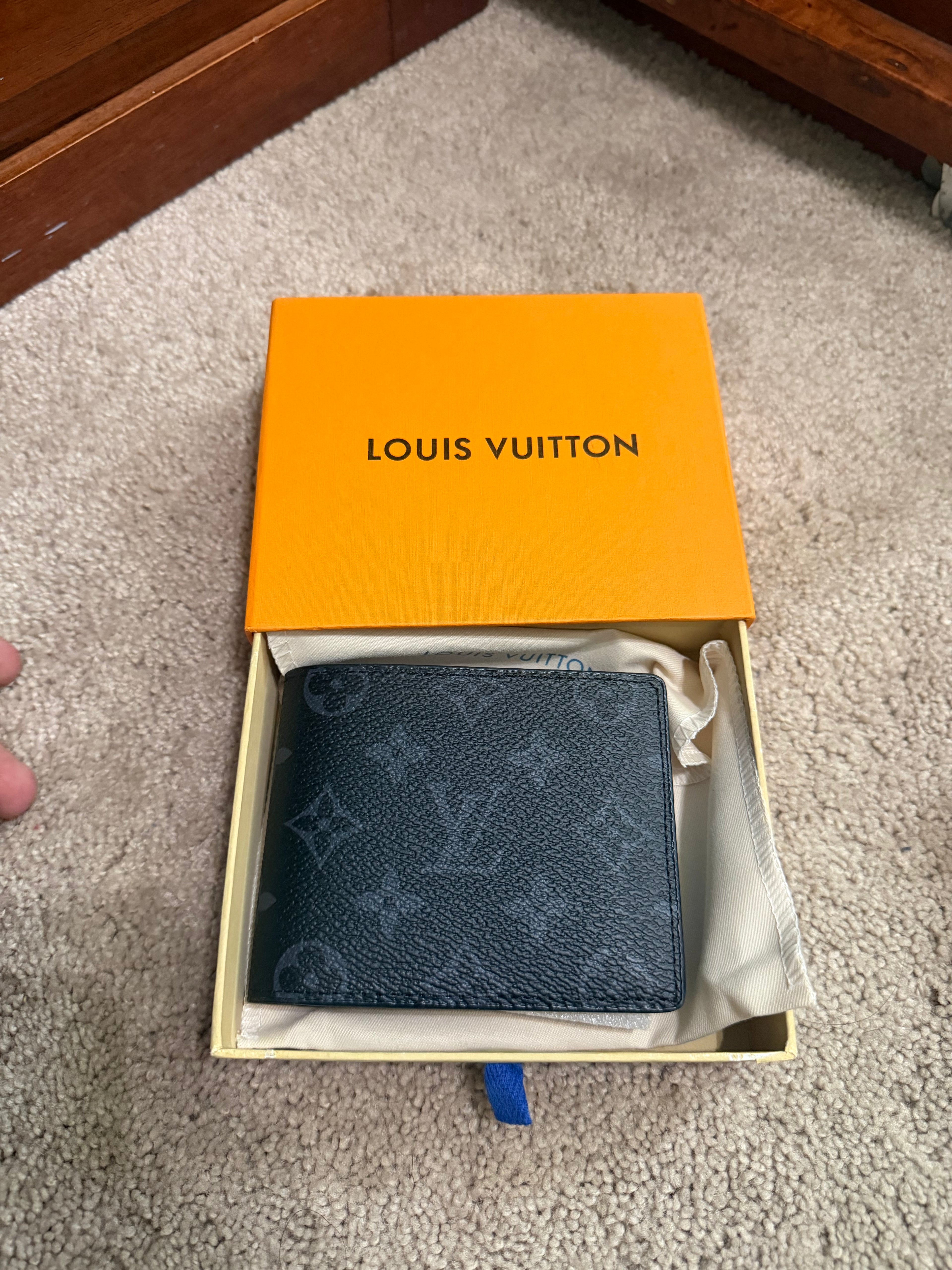 Lv Wallets